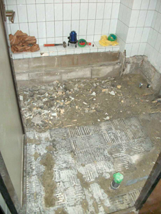 大田区：タイルの浴室をユニットバスにリフォーム：土間コンクリート