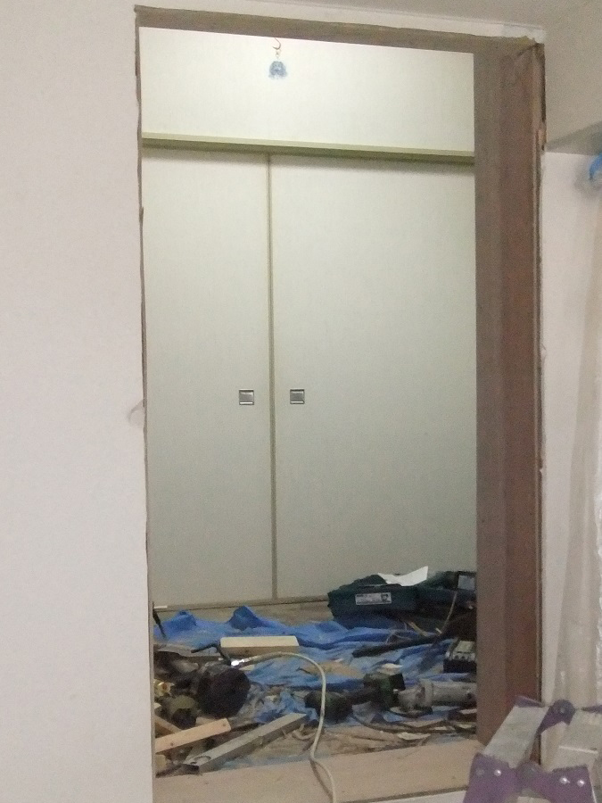 既存のバルコニーを解体して、新設