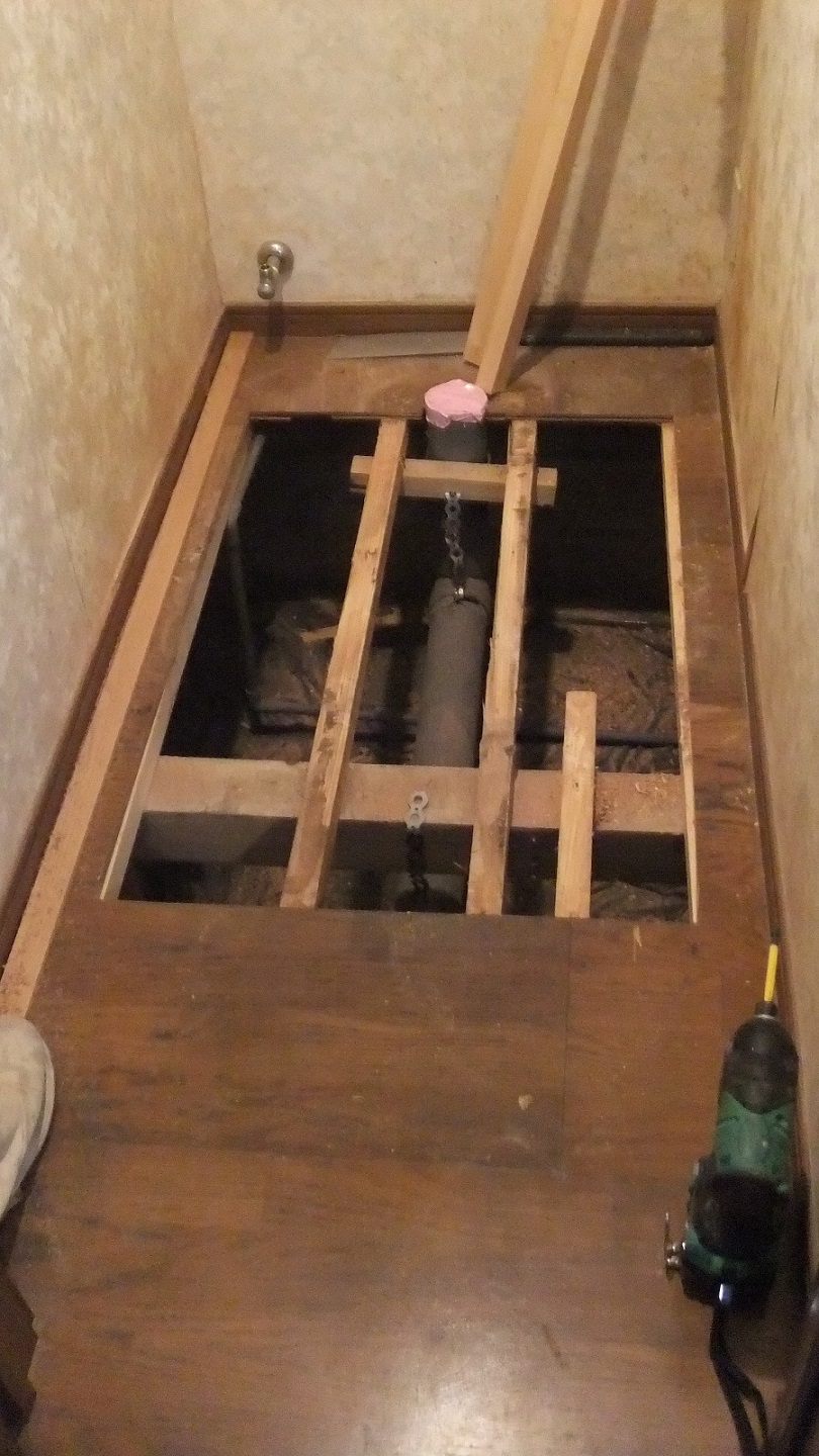トイレ床撤去