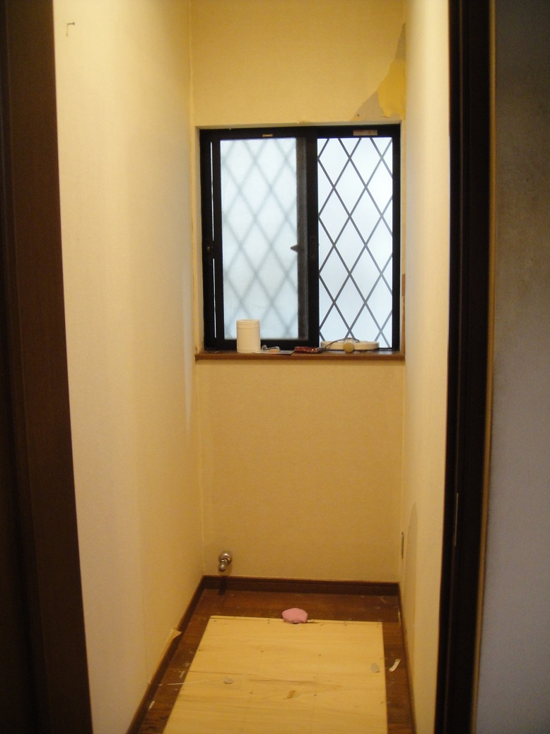 トイレ内クロス撤去