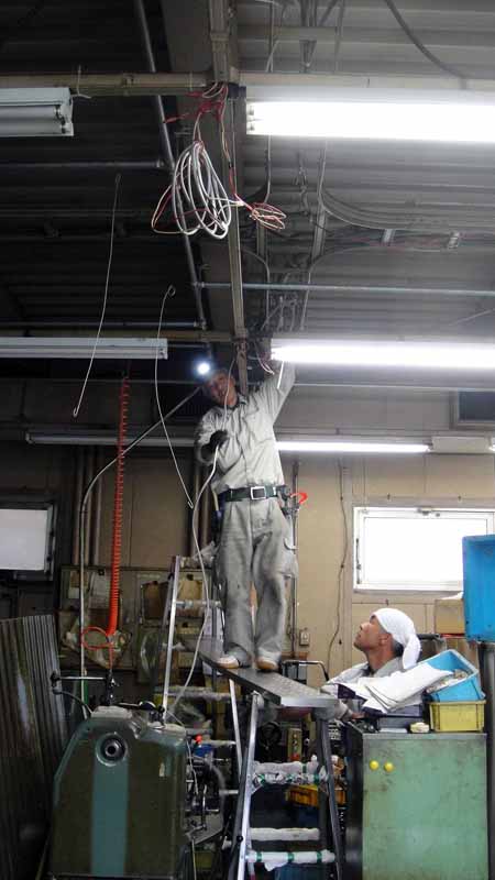 蛍光灯配線の引き直し