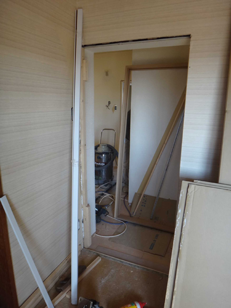 戸襖の枠を入れる前