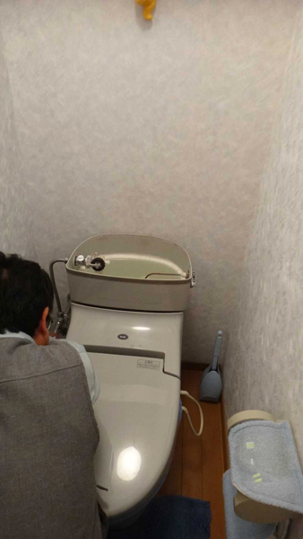 タンク蓋取り外し
