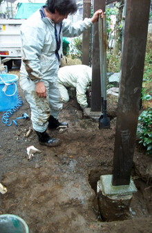 ガレージの柱穴堀り