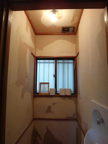 トイレクロス張り替えリフォーム前