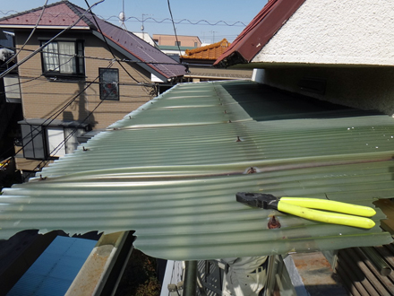 ベランダ屋根、波板の交換