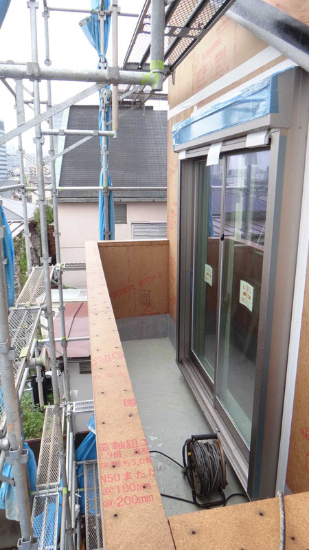 外部サッシの取り付け完了2