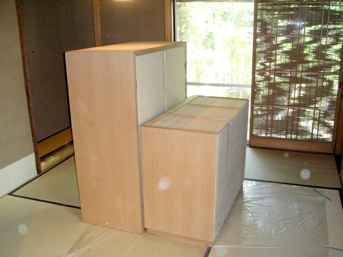 新規収納ユニット 取り付け中