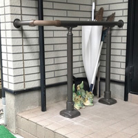 介護リフォーム:玄関の段差に手すり取付け工事