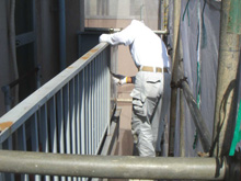 外装リフォーム:東京都大田区蒲田T様邸 ベランダ手すり ケレン作業