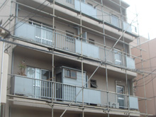 外装リフォーム:東京都大田区蒲田T様邸・足場架け 工事中