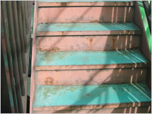 外壁塗装リフォーム・シール工事:鉄骨階段 施工前