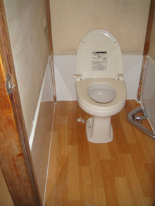 トイレリフォーム床施工中