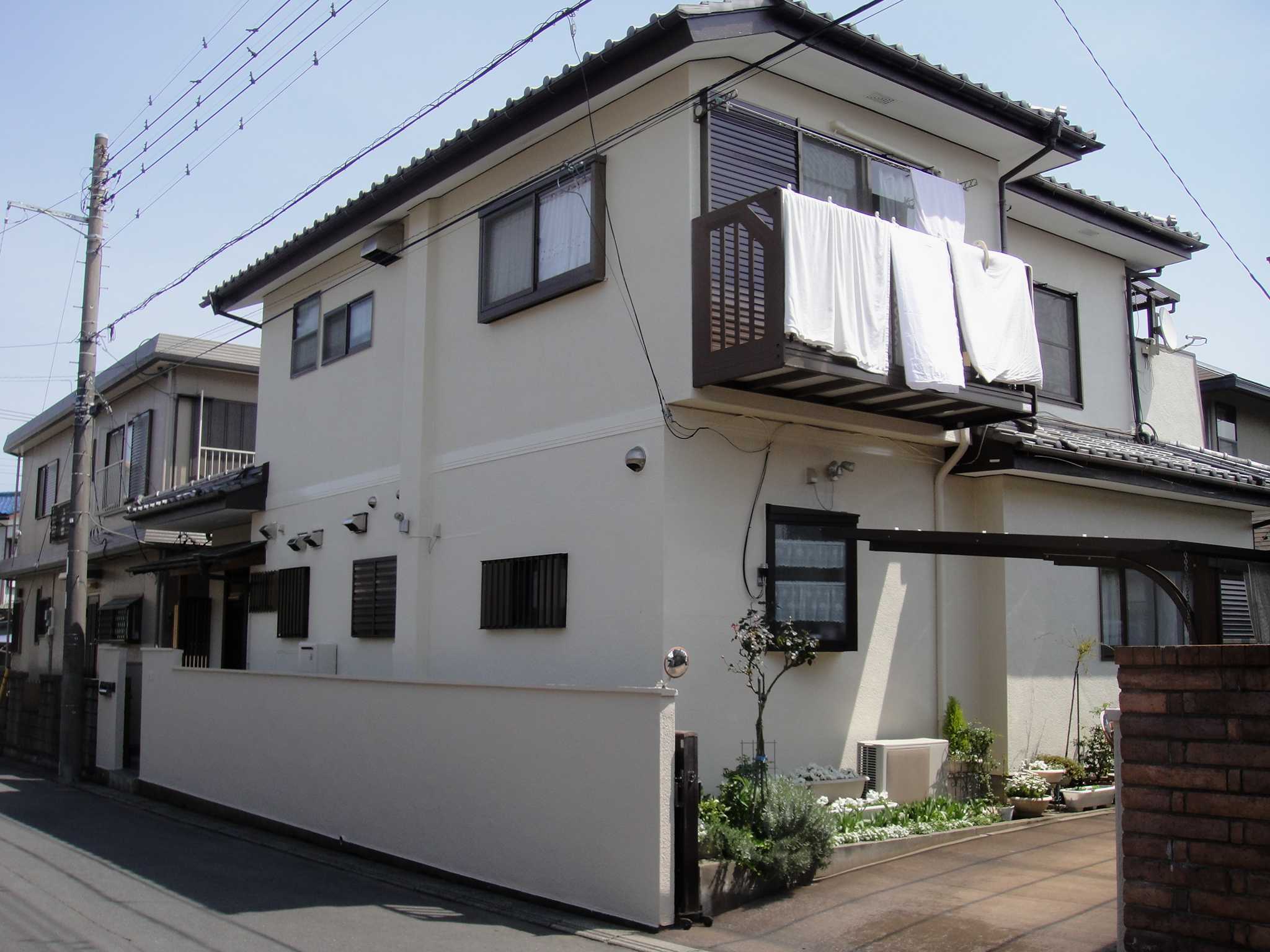 白色で明るく仕上げた外壁塗装 北本市ｆ様邸 大田区のリフォームの価格 見積もり 和風住宅なら鳥海工務店
