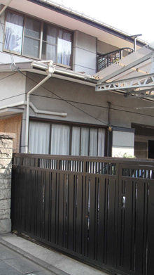 大田区M様邸 門扉戸車交換・マンホール交換工事・工事前