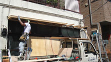 庇取替えリフォーム:大田区M様邸:既存庇解体中