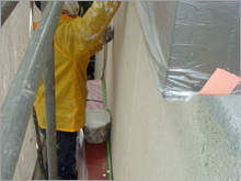 和風住宅 自然素材 住宅の鳥海工務店・2階建て住宅:大田区S様邸 仕上げ塗装前のシーラー(接着剤)塗り2