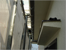 和風住宅 自然素材 住宅の鳥海工務店・2階建て住宅:大田区S様邸 雨どいの取リ替え1