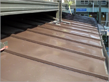 和風住宅 自然素材 住宅の鳥海工務店・2階建て住宅:大田区S様邸 下屋根塗装