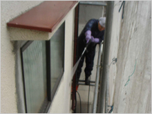 和風住宅 自然素材 住宅の鳥海工務店・2階建て住宅:大田区S様邸 高圧洗浄中1